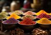 Baharatlı yoğurma ve pişirme, yiyeceklerin hem aromatik hem de tat açısından zenginleşmesini sağlayan etkili bir yöntemdir. Baharatlı yoğurma ve pişirme, özellikle et ve sebze yemeklerinde tercih edilen bir uygulamadır. Baharatlar, yiyeceklerin dokularına nüfuz ederek pişirme sırasında dengeli ve derin bir lezzet sağlar. Konulu bir haber görseli.