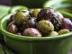 Baharatlı Zeytin Sofraların Vazgeçilmez Lezzeti Oldu Baharatlı zeytin, pratik hazırlanışı sayesinde evlerde sıkça yapılmaya başlandı. Restoranlar da artık menülerinde farklı baharat karışımlarıyla zenginleştirilmiş zeytin çeşitlerine daha çok yer veriyor.