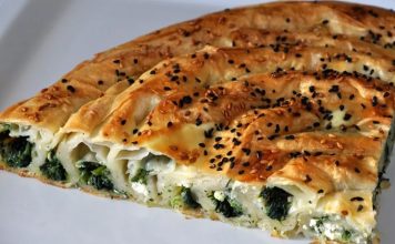 Börek: Sofraların Geleneksel Lezzeti Modern Sunumlarla Buluşuyor Börek, çeşitli yörelerde farklı tariflerle hazırlanıyor. Bursa’nın pideleri, Gaziantep’in baklava kıvamındaki börekleri ve Ege’nin otlu çeşitleri, bölgesel farklılıkları ortaya koyuyor.