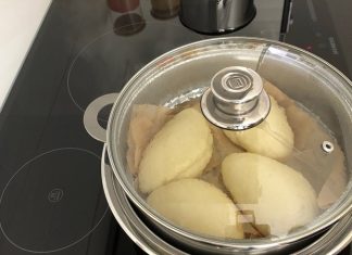 Buharda pişirme, özellikle hamur işleri için tercih edilen geleneksel bir yöntemdir. Bu teknik, hamurun nemini kaybetmeden pişmesini sağlar ve yumuşak, hafif bir doku elde edilmesine yardımcı olur. Hamurun bu yöntemle pişirilmesi, özellikle börek, ekmek ve mantı gibi yiyeceklerde lezzeti artırır. Konulu bir haber görseli.
