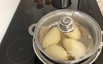 Buharda pişirme, özellikle hamur işleri için tercih edilen geleneksel bir yöntemdir. Bu teknik, hamurun nemini kaybetmeden pişmesini sağlar ve yumuşak, hafif bir doku elde edilmesine yardımcı olur. Hamurun bu yöntemle pişirilmesi, özellikle börek, ekmek ve mantı gibi yiyeceklerde lezzeti artırır. Konulu bir haber görseli.