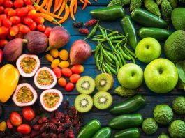 Çiğ tüketim, son yıllarda hem sağlık hem de yaşam tarzı trendleri arasında öne çıkan bir beslenme yaklaşımı haline gelmiştir. Raw food olarak da bilinen bu sistem, yiyeceklerin pişirilmeden, doğal halleriyle tüketilmesini esas alır. Bu yaklaşımın temelinde, yüksek ısıda pişirmenin besinlerdeki enzim ve vitaminleri yok ettiği düşüncesi yatar. Konulu bir haber görseli.