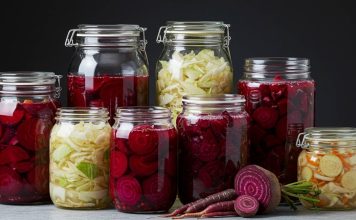 Fermente Ettikten Sonra Pişirme İle Yiyeceklerde Derin Lezzet Deneyimi Fermente ettikten sonra pişirme, yiyeceklerin hem aroma hem de lezzet açısından daha derin bir profile sahip olmasını sağlayan etkili bir yöntemdir. Fermente ettikten sonra pişirme, özellikle sebze, et ve deniz ürünlerinde sıkça kullanılır. Fermentasyon süreci, yiyeceklerde doğal asidik ve aromatik bileşenlerin oluşmasını sağlar. Bu bileşenler, pişirme sırasında yiyeceklerin tadını daha kompleks ve karakteristik hale getirir. Konulu bir haber görseli.