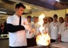 Gastronomi dünyasında genç şefler, mutfak kültürünü ve yaratıcılığı bir araya getirerek dikkat çekiyor. Röportajlar ve dosya çalışmaları, genç yeteneklerin eğitim süreçlerini, ilham kaynaklarını ve kariyer yolculuklarını gözler önüne seriyor. Bu süreçte genç şefler, yaratıcılık ve deneyimlerini harmanlayarak özgün tarifler geliştiriyor. Konulu bir haber görseli.