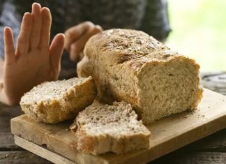 Glutensiz Lezzetler ile Sağlıklı ve Keyifli Sofralar Glutensiz beslenme, hem çölyak hastaları hem de glutene duyarlılığı olan bireyler için vazgeçilmez bir yaşam biçimi haline gelmiştir. Ancak günümüzde sadece sağlık zorunlulukları değil, sağlıklı yaşam trendleri de glutensiz tarifleri popüler hale getirmiştir. Glutensiz mutfak, buğday, arpa ve çavdar gibi gluten içeren tahılları kullanmadan da lezzetli yemekler hazırlayabileceğimizi gösterir. Üstelik bu yemekler, doğru malzeme seçimi ve doğru tekniklerle hazırlandığında damak zevkinden ödün vermeden sofraları zenginleştirebilir. Konulu bir haber görseli.