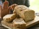Glutensiz Lezzetler ile Sağlıklı ve Keyifli Sofralar Glutensiz beslenme, hem çölyak hastaları hem de glutene duyarlılığı olan bireyler için vazgeçilmez bir yaşam biçimi haline gelmiştir. Ancak günümüzde sadece sağlık zorunlulukları değil, sağlıklı yaşam trendleri de glutensiz tarifleri popüler hale getirmiştir. Glutensiz mutfak, buğday, arpa ve çavdar gibi gluten içeren tahılları kullanmadan da lezzetli yemekler hazırlayabileceğimizi gösterir. Üstelik bu yemekler, doğru malzeme seçimi ve doğru tekniklerle hazırlandığında damak zevkinden ödün vermeden sofraları zenginleştirebilir. Konulu bir haber görseli.