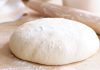 Hamur, yüzyıllardır mutfakların vazgeçilmez temel malzemesi olmuştur. Ekmekten böreğe, pizzadan tatlılara kadar uzanan geniş kullanım alanı, hamurun kültürel ve gastronomik önemini ortaya koyar. Tarih boyunca farklı uygarlıklar, kendi mutfak geleneklerinde hamuru hem besleyici hem de yaratıcı bir temel olarak değerlendirmiştir. Konulu bir haber görseli.