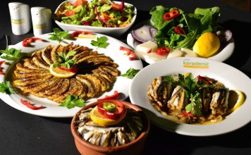 Karadeniz Mutfağının Bereketli Sofraları ve Doğal Lezzetleri Karadeniz mutfağı, Türkiye’nin en zengin ve kendine özgü mutfak kültürlerinden biridir. Yeşilin her tonunu barındıran doğası, bol yağışlı iklimi ve bereketli toprakları, bölge halkına çok çeşitli tarım ürünleri sunar. Bu ürünler, hem yöresel yemeklerin temelini oluşturur hem de bölgenin gastronomik kimliğini şekillendirir. Konulu bir haber görseli.