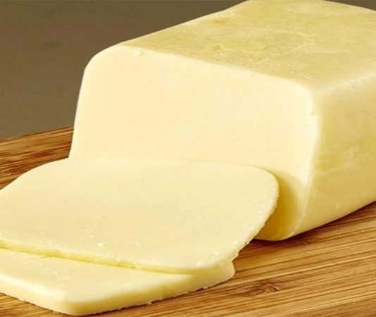 Kaşar peynirinin tarihçesi, Osmanlı dönemine kadar uzanır. Geleneksel üretim teknikleri, köylerde başlayan küçük ölçekli üretimlerle günümüze kadar taşınmıştır.
