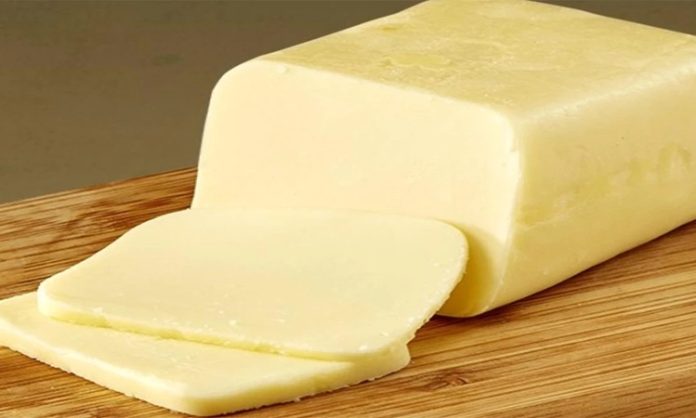 Kaşar peynirinin tarihçesi, Osmanlı dönemine kadar uzanır. Geleneksel üretim teknikleri, köylerde başlayan küçük ölçekli üretimlerle günümüze kadar taşınmıştır.