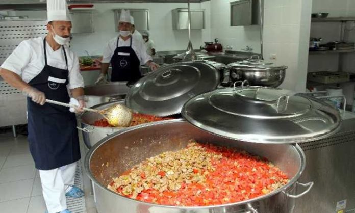 Kazan yemeği, özellikle geleneksel mutfaklarda uzun yıllardır sofraların vazgeçilmez yemeklerinden biri olarak bilinir.
