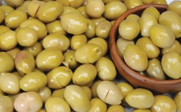 Kırma Zeytin Sofraların Vazgeçilmez Lezzeti Olmaya Devam Ediyor Kırma zeytin sadece lezzetiyle değil, sağlığa olan katkılarıyla da öne çıkar. İçeriğinde bulunan zengin antioksidanlar, vücudu serbest radikallere karşı korur.
