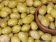 Kırma Zeytin Sofraların Vazgeçilmez Lezzeti Olmaya Devam Ediyor Kırma zeytin sadece lezzetiyle değil, sağlığa olan katkılarıyla da öne çıkar. İçeriğinde bulunan zengin antioksidanlar, vücudu serbest radikallere karşı korur.