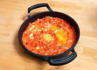 Menemen Türk Mutfağının Vazgeçilmez Kahvaltı Lezzeti Menemen, hem pratik hazırlanışı hem de besleyici özelliğiyle sofraların vazgeçilmezlerinden biridir.