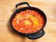 Menemen Türk Mutfağının Vazgeçilmez Kahvaltı Lezzeti Menemen, hem pratik hazırlanışı hem de besleyici özelliğiyle sofraların vazgeçilmezlerinden biridir.