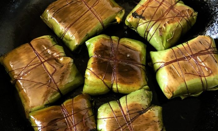 Muz yaprağı pişirme yöntemi, özellikle et, balık, sebze ve baklagillerde fark yaratır. Yiyeceklerin paketlenmesi sırasında aromalar yaprak tarafından hapsedilir ve yemekler hem görsel hem de tat açısından zengin bir sonuç elde eder.