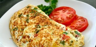Omletin bu kadar yaygınlaşmasının sebeplerinden biri, pratik yemekler arasında yer almasıdır.