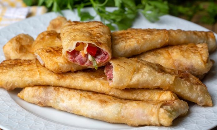 Paçanga böreği, hem ev kullanıcılarına hem de restoranlara pratik bir çözüm sunuyor. Sofralardaki bu lezzet, hem kahvaltılarda hem de özel davetlerde sunulabiliyor.