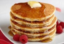 Pancake, görselliği ve lezzetiyle öne çıkar. Ev yapımı tarifler, restoran ve kafelerde sunulan seçeneklerden farklı olarak taze ve doğal malzemelerle hazırlanır.