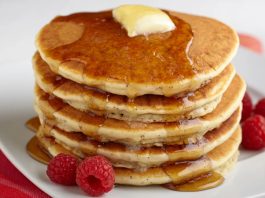 Pancake, görselliği ve lezzetiyle öne çıkar. Ev yapımı tarifler, restoran ve kafelerde sunulan seçeneklerden farklı olarak taze ve doğal malzemelerle hazırlanır.