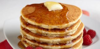 Pancake, görselliği ve lezzetiyle öne çıkar. Ev yapımı tarifler, restoran ve kafelerde sunulan seçeneklerden farklı olarak taze ve doğal malzemelerle hazırlanır.