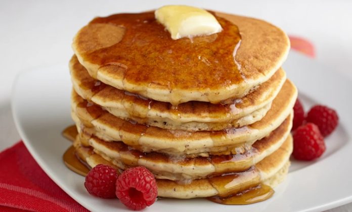 Pancake, görselliği ve lezzetiyle öne çıkar. Ev yapımı tarifler, restoran ve kafelerde sunulan seçeneklerden farklı olarak taze ve doğal malzemelerle hazırlanır.