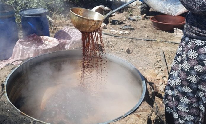 Pekmez kaynatma tekniği, tat ve kıvam açısından en kaliteli sonucu verir.