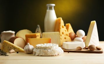 Peynir ve süt ürünleri, protein, kalsiyum, fosfor ve vitaminler açısından zengin bir besin kaynağıdır.