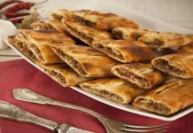 Pide sadece bir yiyecek olarak değil, aynı zamanda kültürel bir miras olarak da değerlidir. Bayram sofralarında, Ramazan aylarında ve özel günlerde pide tüketmek bir gelenek haline gelmiştir.