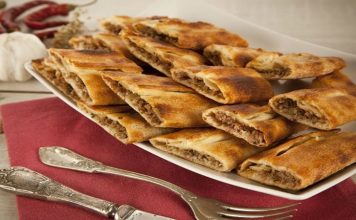 Pide sadece bir yiyecek olarak değil, aynı zamanda kültürel bir miras olarak da değerlidir. Bayram sofralarında, Ramazan aylarında ve özel günlerde pide tüketmek bir gelenek haline gelmiştir.