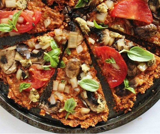 Son yıllarda sağlıklı yaşam ve çevre bilinci arttıkça vejetaryen tarifler giderek daha fazla ilgi görüyor. Hayvansal et ürünlerini içermeyen bu tarifler, hem besleyici hem de lezzetli alternatifler sunuyor. Dünya mutfaklarında farklı kültürlerden esinlenen vejetaryen yemekler, sebzelerden baklagillere kadar geniş bir yelpazede malzemelerle hazırlanıyor. Konulu bir haber görseli.