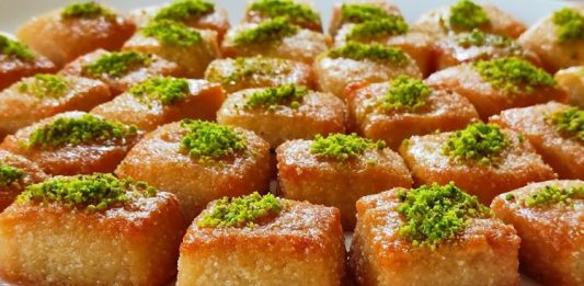 Şerbetli Tatlıda Kızartma: Evde Geleneksel Lezzetler Şerbetli tatlıda kızartma yöntemi ile hazırlanmasıdır. Kızartma, tatlıların dış yüzeyinin çıtır ve altın renginde olmasını sağlarken iç kısmının yumuşak ve nemli kalmasına katkı sağlar.