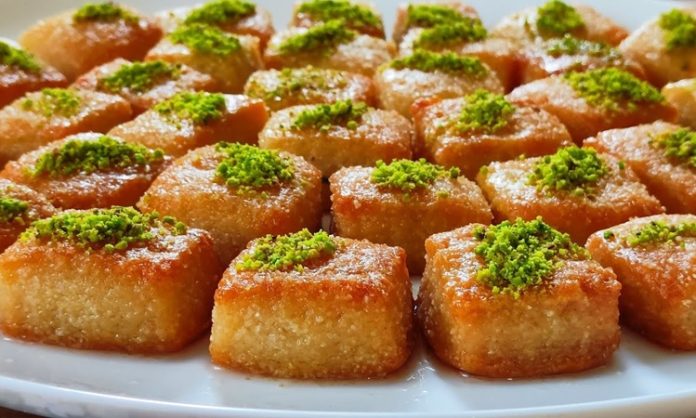 Şerbetli tatlıda kızartma yöntemi ile hazırlanmasıdır. Kızartma, tatlıların dış yüzeyinin çıtır ve altın renginde olmasını sağlarken iç kısmının yumuşak ve nemli kalmasına katkı sağlar.