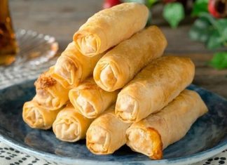 Sigara Böreği: Pratik ve Lezzetli Atıştırmalık Sofralarda Öne Çıkıyor Sigara böreğini öne çıkarırken, modern mutfaklarda farklı iç harç kombinasyonları ile çeşitleniyor. Türkiye genelinde, özellikle Ege ve Marmara bölgelerinde ev yapımı olarak hazırlanması oldukça yaygın.