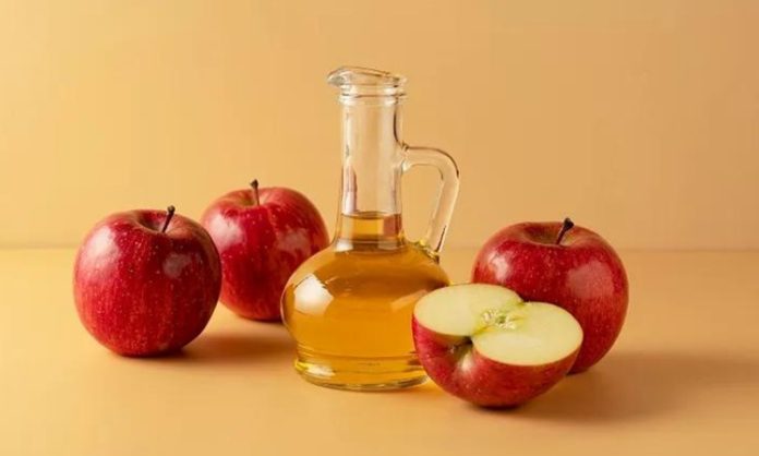 Sirkeli pişirme, özellikle et ve sebzelerin pişirme öncesinde veya sırasında sirke ile temas ettirilmesi yöntemidir. Sirkeli pişirme, yiyeceklerin hem aromalarını derinleştirir hem de dokularını yumuşatır. Bu teknik, hem geleneksel hem de modern mutfaklarda sıkça tercih edilir ve yemeklere karakteristik bir lezzet profili kazandırır. Konulu bir haber görseli.