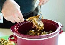 Yavaş pişirme, hem sağlıklı hem de lezzetli yemekler hazırlamak isteyenler için son yıllarda giderek daha popüler hale gelmiştir. İngilizce adıyla slow cooking, düşük ısıda uzun süre pişirme yöntemidir ve genellikle özel slow cooker cihazlarıyla uygulanır. Bu yöntem, yemeklerin aromasını ve besin değerini korurken, yoğun lezzetler ortaya çıkarır. Konulu bir haber görseli.