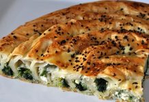 Börek, Türk mutfağının en sevilen hamur işleri arasında yer alır. İncecik açılan yufkaların içine farklı iç malzemeler konularak hazırlanan börekler, sofralara zenginlik ve lezzet katar. Sofralarda börek çeşitleri, hem kahvaltıların hem de ana öğünlerin vazgeçilmezidir. Geleneksel tariflerin yanı sıra modern dokunuşlarla çeşitlenen börekler, her damak tadına hitap eder. Sofralarda börek sunumu, misafirlerin beğenisini kazanmanın yanı sıra kültürel bir paylaşımın da ifadesidir. Konulu bir haber görseli.