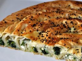 Börek, Türk mutfağının en sevilen hamur işleri arasında yer alır. İncecik açılan yufkaların içine farklı iç malzemeler konularak hazırlanan börekler, sofralara zenginlik ve lezzet katar. Sofralarda börek çeşitleri, hem kahvaltıların hem de ana öğünlerin vazgeçilmezidir. Geleneksel tariflerin yanı sıra modern dokunuşlarla çeşitlenen börekler, her damak tadına hitap eder. Sofralarda börek sunumu, misafirlerin beğenisini kazanmanın yanı sıra kültürel bir paylaşımın da ifadesidir. Konulu bir haber görseli.