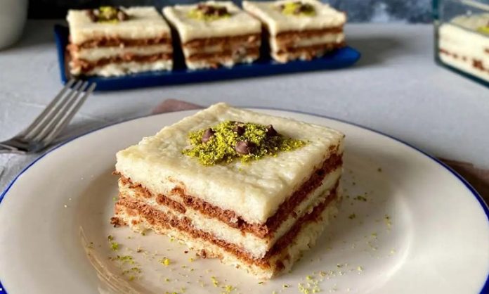 Sütlü tatlılar, Türk mutfağının en sevilen ve hafif tatlı seçenekleri arasında yer alır. Yüzyıllardır sofralarımızda yer bulan bu tatlılar, hem lezzeti hem de besleyici özellikleri ile öne çıkar. Özellikle yaz aylarında ferahlatıcı etkisi, kış aylarında ise sıcak ve huzur verici aroması ile tercih edilir. Sütlü tatlıların en önemli özelliği, süt bazlı olmaları sayesinde düşük yağ oranına sahip olmalarıdır. Bu sayede hem yetişkinler hem de çocuklar için sağlıklı bir tatlı alternatifi oluştururlar. Konulu bir haber görseli.