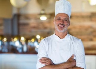 Ünlü Şeflerle Röportaj Gurmelerinin Sırları Ve Mutfağın Perde Arkası Gastronomi dünyasında ünlü şefler, sadece yemek yapmakla kalmıyor, aynı zamanda kültürel ve sanatsal bir mirası sofralara taşıyor. Röportaj sırasında şefler, yaratıcılık ve deneyimlerini nasıl birleştirdiklerini anlatıyor. Bu süreçte kullanılan malzemelerin kalitesi ve özgün tarifler, şeflerin imzası haline geliyor. Konulu bir haber görseli.
