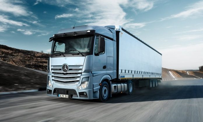 Günümüzde tüketiciler, gıda ürünlerinin kalitesi ve doğallığı konusunda daha bilinçli hale geldi. Üreticiden sofraya uzanan süreçte, tarım ve hayvancılık alanındaki standartlar giderek yükseliyor. Çiftliklerden sofralara gelen her ürün, hem lezzet hem de sağlık açısından titizlikle denetleniyor. Organik tarım yöntemleri, katkı maddesi kullanılmayan üretim teknikleri ve doğal beslenme alışkanlıkları, gıda sektöründe önemli bir rol oynuyor. Konulu bir haber görseli.