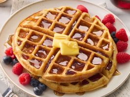 Waffle: Tatlı Sofralarının Pratik ve Lezzetli Favorisi Waffle, hem evde hem de dışarıda tüketim açısından geniş bir kullanıcı kitlesine hitap ediyor.