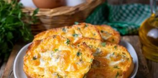 Yumurtalı ekmek, sofraya hem sıcaklık hem de lezzet katar. Ailece yapılan pazar kahvaltılarında, kızarmış ekmek kokusunun tüm mutfağı sarması, güne keyifli bir başlangıç yapmayı sağlar.