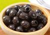 Zeytin, sadece besin kaynağı olarak değil, aynı zamanda köklü bir mirasın temsilcisi olarak da değer görüyor. Türkiye’nin farklı bölgelerinde bulunan asırlık ağaçlar, bu ürünün ne kadar eskiye dayandığını gösteriyor.