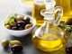 Zeytinyağı Sofraların Vazgeçilmez Sağlık Kaynağı Zeytinyağı, bağışıklık sistemini güçlendirici etkisiyle ön plana çıkıyor. Özellikle E vitamini içeriği sayesinde hücreleri serbest radikallere karşı koruyarak yaşlanma sürecini yavaşlatıyor.