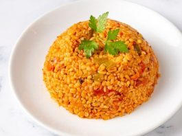 Bulgur Pilavı: Sofraların Sağlıklı Ve Lezzetli Tercihi Bulgur pilavı, Türk mutfağının vazgeçilmez yemeklerinden biridir ve yüzyıllardır sofralarda yerini korur. Hem hafif hem de doyurucu olması, onu günlük öğünler için ideal kılar. Tarih boyunca özellikle Anadolu mutfağında kahvaltılardan ana yemeklere kadar geniş bir kullanım alanına sahiptir. Konulu bir haber görseli.