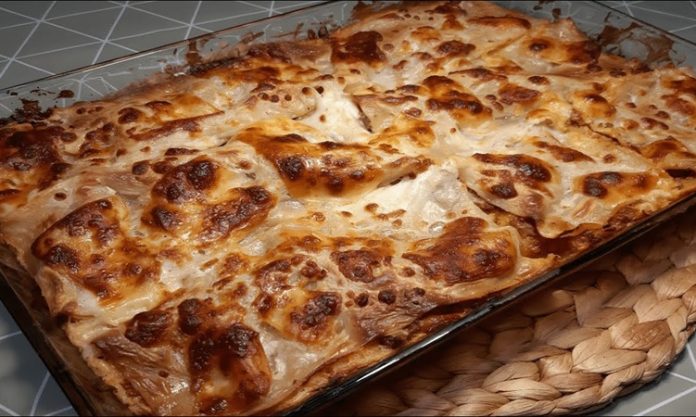 Fırında lazanya, İtalyan mutfağının en ünlü yemeklerinden biridir ve kat kat makarna, sos ve peynir ile hazırlanan doyurucu bir yemektir. Genellikle bolonez sos, beşamel sos ve rendelenmiş peynir ile hazırlanır. Bu katmanlı yapı, lazanyayı hem görsel hem de lezzet açısından özel kılar. Konulu bir haber görseli.
