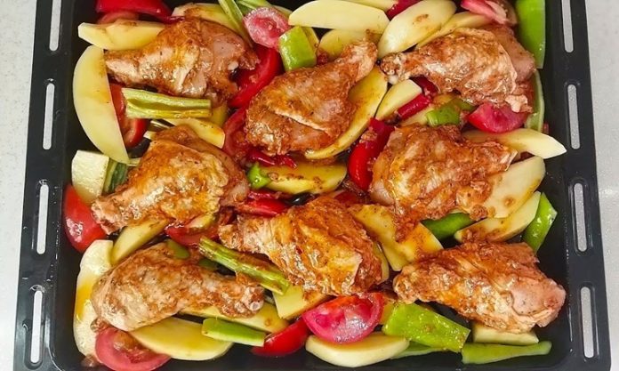 Türk mutfağında sıklıkla tercih edilen yemekler arasında fırında tavuk but önemli bir yere sahiptir. Hem pratik hazırlanışı hem de doyurucu yapısı ile özellikle akşam yemeklerinde tercih edilen bu lezzet, sofraların vazgeçilmezidir. Sağlıklı pişirme yöntemlerinden biri olan fırınlama tekniği ile hazırlanan tavuk but, hem hafif hem de oldukça besleyicidir. Yanında hazırlanan sebzeler ve pilav ile tam bir öğün sunar. Konulu bir haber görseli