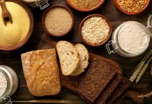 Son yıllarda beslenme trendlerinde önemli bir yere sahip olan glutensiz yemekler, özellikle gluten hassasiyeti olan bireyler için vazgeçilmez hale gelmiştir. Glutensiz beslenme, buğday, arpa ve çavdar gibi gluten içeren tahıllardan uzak durmayı gerektirir ve yalnızca doğal olarak gluten içermeyen besinlerin tüketilmesini öngörür. Bu sayede hem sindirim sorunları azaltılır hem de genel sağlık üzerinde olumlu etkiler gözlemlenir. Konulu bir haber görseli.