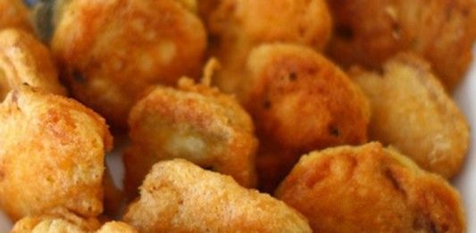 Pane Sebze: Çıtır Lezzetlerle Sağlıklı Atıştırmalık Pane sebze, son yıllarda sağlıklı atıştırmalık ve garnitür seçenekleri arasında ön plana çıkan bir lezzet olarak mutfaklarda yerini aldı. Kökeni Avrupa mutfağına dayanan bu tarif, sebzelerin çıtır dış yüzeyle kaplanıp kızartılması veya fırınlanmasıyla hazırlanır. Konulu bir haber görseli.